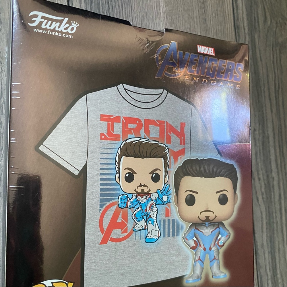 NEW Funko Pop! Avengers Endgame Iron Man Pop and T-Shirt Bundle Target Exclusive - Picture 3 of 9